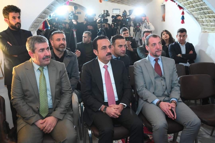 هەولێر ...  نمایشكردنی هەندێک کەل و پەلی شوێنه‌واری دێرین، کە لەکاتی نۆژەنکردنەوەی قەڵات دۆزراونه‌ته‌وه‌