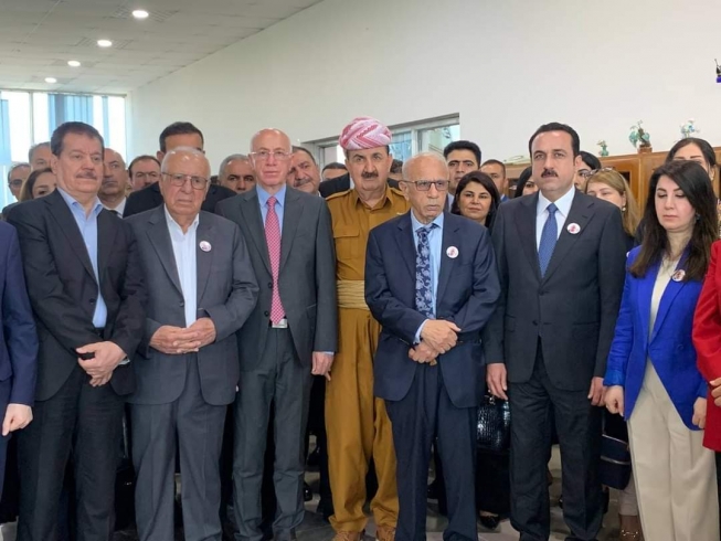 لە کتێبخانەی گشتی هەولێر.. مێزی یادەوەرى و کتێبخانەیەکى تایبەت بە پەرتوکەکانى پێشمەرگە و تێكۆشەری دێرین (بارزان مەلا خالید) کرایەوە لە کتێبخانەی گشتی هەولێر.. مێزی یادەوەرى و کتێبخانەیەکى تایبەت بە پەرتوکەکانى پێشمەرگە و تێكۆشەری دێرین (بارزان مەلا خالید) کرایەوە