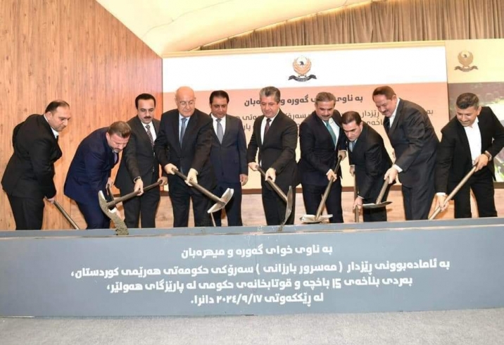 سەرۆکی حکومەتی هەرێم، بەردی بناغەی 15 باخچەی ساوایان و قوتابخانەی حکومی لە قەزای خەبات لە سنووری پارێزگای هەولێر دانا