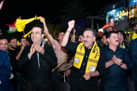 پارێزگاری هەولێر و بەرپرسی لقی دووی پارتی، لە نێو جەماوەری هەولێردا پشتیوانییان لە یانەی هەولێر کرد