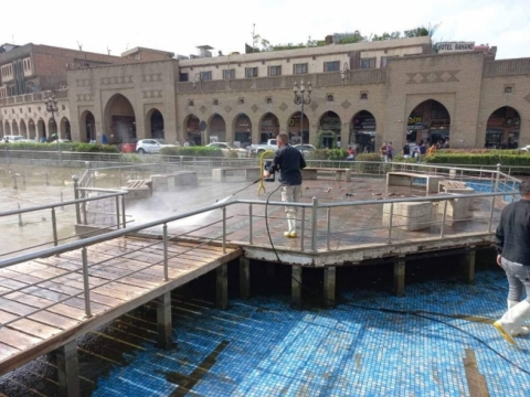 شوشتن و خاوێنکردنەوەی شەقام و نافورەکانی پارکی شار