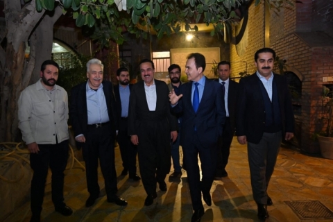 بەرپرسی مەکتەبی ڕێکخستنی پارێزگای هەولێرو پارێزگاری هەولێر، بەمەبەستی هەواڵپرسین سەردانی کەسایەتی شاری هەولێر (زانا عوزێری )یان کرد …