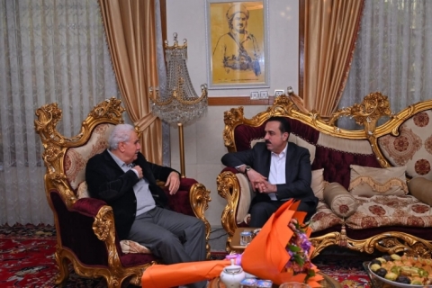 پارێزگار سەردانی تێکۆشەر د. ناسیح غەفوور ڕەمەزان دەکات 