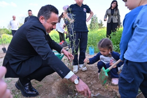 لە هەولێر...  هەڵمەتێکی چاندنی نەمام لەژێرناونیشانی 
