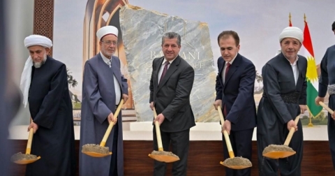 سەرۆکی حکومەتی هەرێمی کوردستان بەردی بناخەی مزگەوتی گەورەی بارزانی دانا