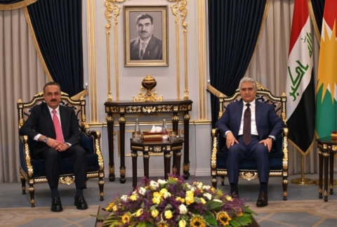 بە ئامادەبوونی وەزیری ناوخۆ و پارێزگاری هەولێر، ڕێورەسمی، فەرمانی دەستبەكاربوونی قایمقامی قەزایی بەحرکە و بەرێوەبەری ناحیەی کۆرێ بەڕێوەچوو