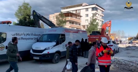 تیمەكانی هەرێمی كوردستان لە هاوكاریكردن و رزگاركردنی لێقەوماوانی بوومەلەرزەكە بەردەوامن