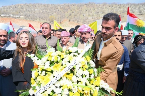 بە هەزاران کەس لە چین و توێژە جیاجیاکانی شاری هەولێر، سەردانی مەزاری نەمرانیان کرد      