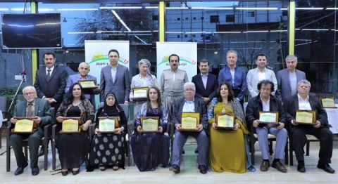 لە هەولێر.. خەڵاتى ڕێزلێنان پێشکەش بە (11) هونەرمەند و نووسەر و ئەدیب و ڕۆژنامەنووس کرا