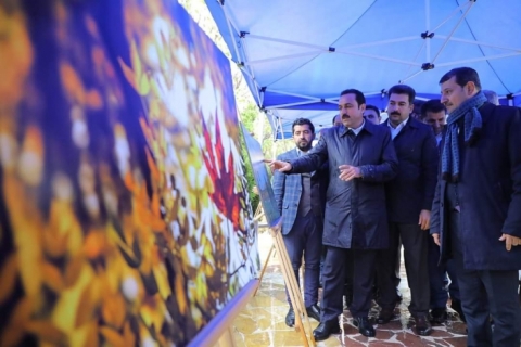 پیشانگایەکی فوتۆگرافى کرایەوە