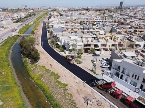 بە گوژمەى زیاتر لە (300 ملیۆن دینار) دەست بە دروستکردن و ڕێکخستن و قیڕتاوکردنی شەقامێکی 20 مەتری لە 5ی حەسارۆکان کرا