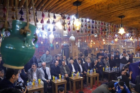 پارێزگاری هەولێر و بەرپرسی فەرمانگەی پەیوەندیەکانی دەرەوە، لەگەڵ کونسڵ و نێردەی دبلۆماسی وڵاتان لەهەولێر، سه‌ردانى نێو بازاڕیان کرد