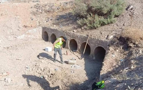 Clearing rainwater path and opening bridges and cleaning all the waterways and culverts on the main road (Doli Smaquli) 