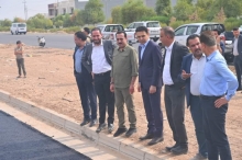 پارێزگاری هەولێر، پڕۆژەی قیڕتاوکردنی شەقامى 60 مەترى گەڕەکی فەرمانبەرانی بەسەرکردەوە، کە بەگوژمەی زیاتر لە (1 ملیار دینار) دەستى پێکراوە